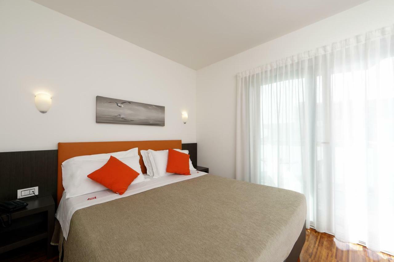 Hotel Simi Lan Lignano Sabbiadoro Eksteriør bilde